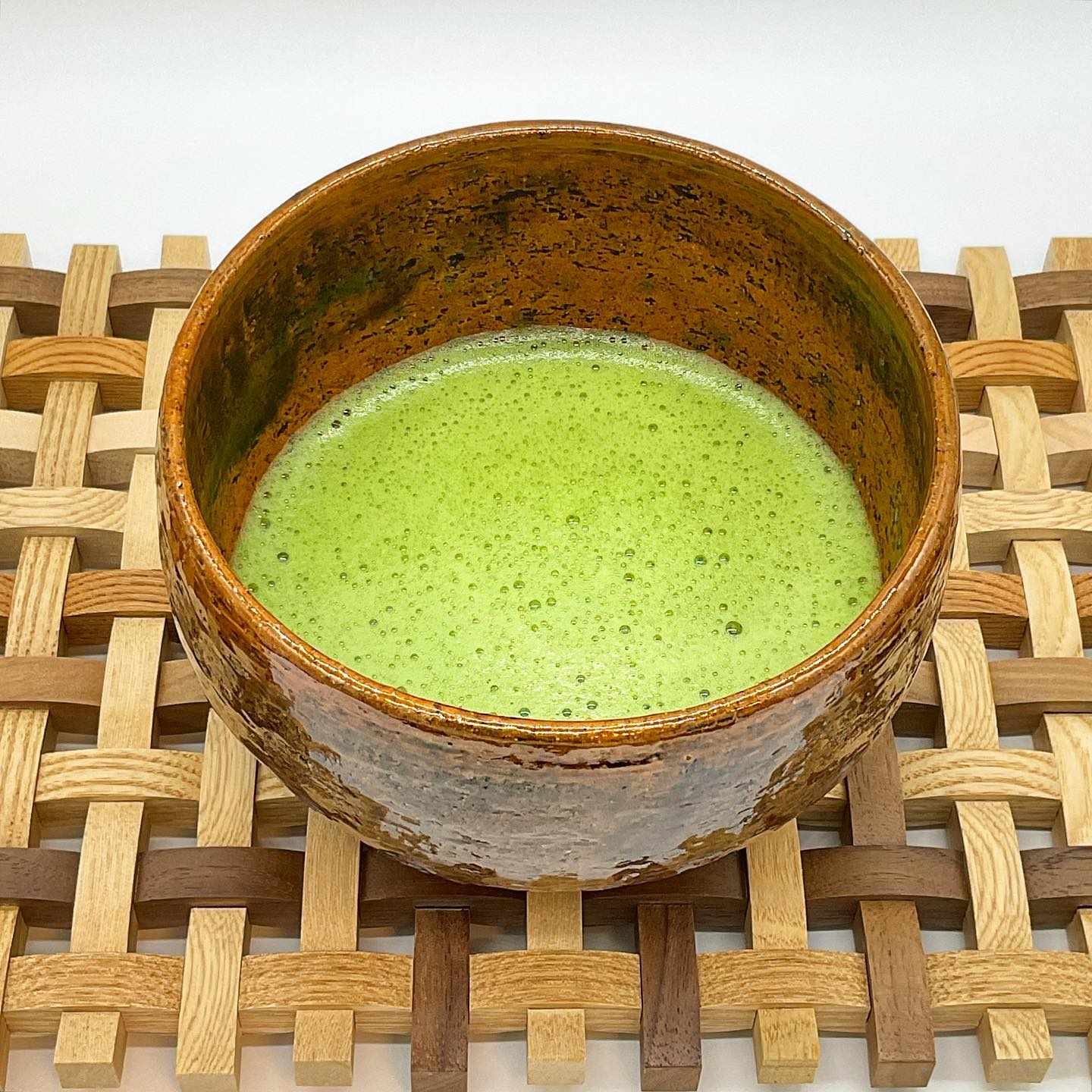 週末の金曜日…今週もお疲れ様でした☆彡ゆっくり出来そうな週末は、ふんわり点てたお抹茶で一服なんていかがでしょうか…